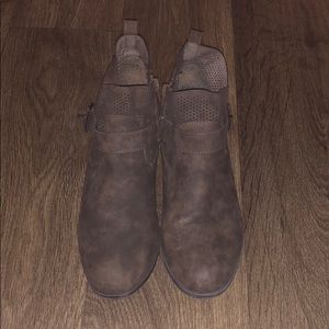 Women’s Bootie No Parking Size 9 slightly worn.